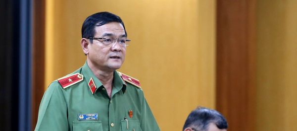 Thiếu tướng Lê Hồng Nam, Giám đốc Công an Thành phố Hồ Chí Minh trả lời câu hỏi của báo chí tại buổi họp báo. Thiếu tướng Lê Hồng Nam, Giám đốc Công an Thành phố Hồ Chí Minh trả lời câu hỏi của báo chí tại buổi họp báo. - Sputnik Việt Nam