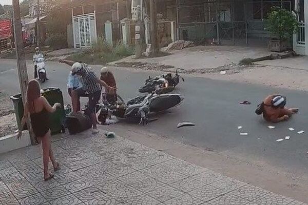 Phó Thủ tướng nói vụ Lê Tấn Thành đánh nữ sinh dã man: Phi văn hóa giao thông - Sputnik Việt Nam