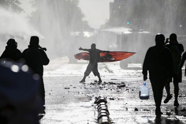 Người biểu tình trong cuộc biểu tình chống chính phủ Chile ở Santiago, Chile - Sputnik Việt Nam