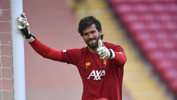 Thủ môn Alisson của Liverpool FC. - Sputnik Việt Nam