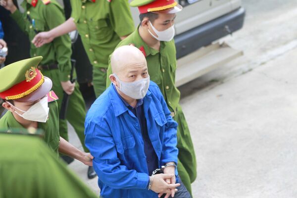 Vụ án ông Đinh La Thăng ở cao tốc Trung Lương – TP.HCM, Đinh Ngọc Hệ bác tên Út ‘trọc’ Vụ án ông Đinh La Thăng ở cao tốc Trung Lương – TP.HCM, Đinh Ngọc Hệ bác tên Út ‘trọc’ - Sputnik Việt Nam