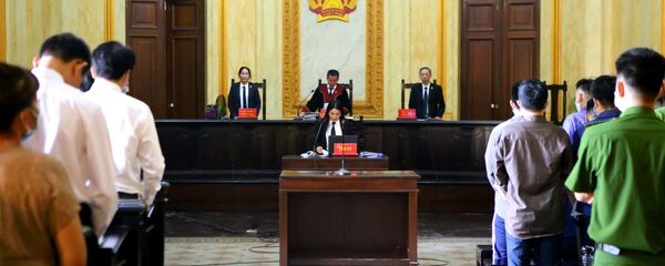 Hội đồng xét xử công bố quyết định đưa vụ án ra xét xử. Hội đồng xét xử công bố quyết định đưa vụ án ra xét xử. - Sputnik Việt Nam