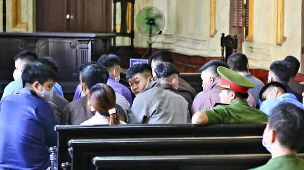 Vụ Tuấn ‘khỉ’ nổ súng bắn chết 5 người ở Củ Chi: Bắt đầu xét xử 19 người Vụ Tuấn ‘khỉ’ nổ súng bắn chết 5 người ở Củ Chi: Bắt đầu xét xử 19 người - Sputnik Việt Nam