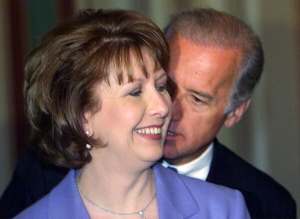 Thượng nghị sĩ Hoa Kỳ Joe Biden và Tổng thống Ireland Mary McAleese tại Washington DC, 2008 - Sputnik Việt Nam