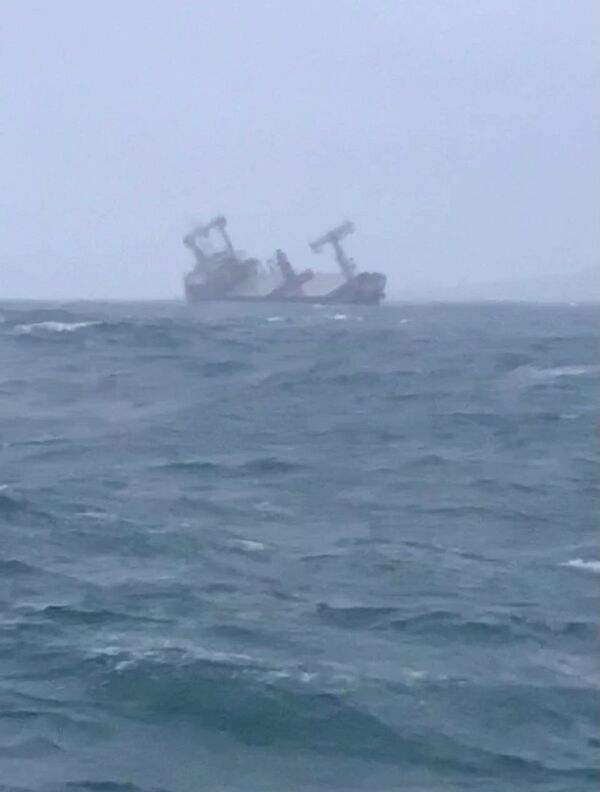 Tìm được 13 thuyền viên vụ chìm tàu Panama ở đảo Phú Quý, 2 người đã tử vong - Sputnik Việt Nam