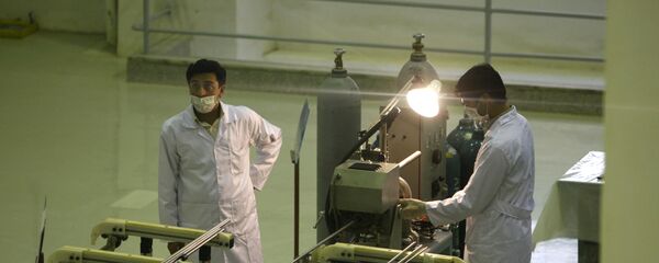 Các nhà khoa học Iran làm việc tại nhà máy sản xuất nhiên liệu uranium cho lò phản ứng hạt nhân Các nhà khoa học Iran làm việc tại nhà máy sản xuất nhiên liệu uranium cho lò phản ứng hạt nhân - Sputnik Việt Nam
