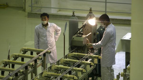 Các nhà khoa học Iran làm việc tại nhà máy sản xuất nhiên liệu uranium cho lò phản ứng hạt nhân - Sputnik Việt Nam