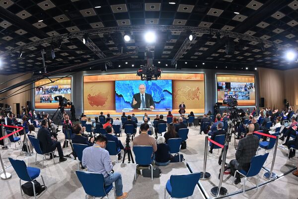 Ấn tượng khó quên về cuộc họp báo lớn 2020 của Tổng thống Nga Vladimir Putin Ấn tượng khó quên về cuộc họp báo lớn 2020 của Tổng thống Nga Vladimir Putin - Sputnik Việt Nam