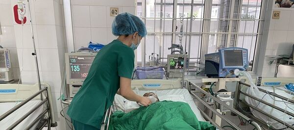 Bệnh nhân đã được rút ống thở, tỉnh táo, tiếp xúc tốt. Bệnh nhân đã được rút ống thở, tỉnh táo, tiếp xúc tốt. - Sputnik Việt Nam