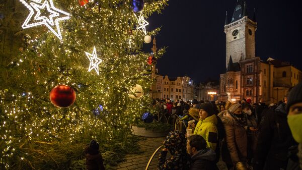 Cây thông Noel ở Prague, CH Séc. - Sputnik Việt Nam