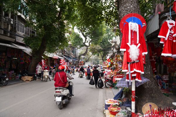 Không khí trước kỳ nghỉ lễ trên đường phố Hà Nội - Sputnik Việt Nam