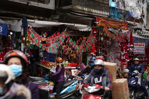 Không khí trước kỳ nghỉ lễ trên đường phố Hà Nội - Sputnik Việt Nam