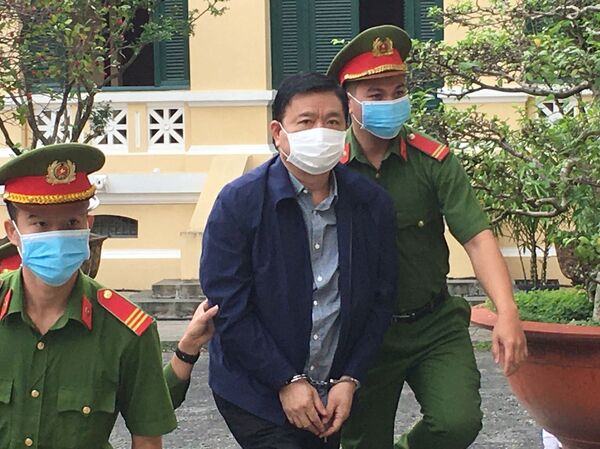 Bản án nhân văn. Ông Đinh La Thăng nhận 10 năm tù vụ cao tốc Trung Lương Bản án nhân văn. Ông Đinh La Thăng nhận 10 năm tù vụ cao tốc Trung Lương - Sputnik Việt Nam