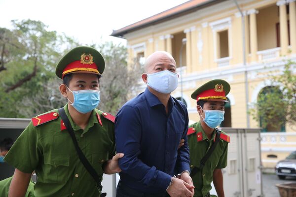 Bản án nhân văn. Ông Đinh La Thăng nhận 10 năm tù vụ cao tốc Trung Lương Bản án nhân văn. Ông Đinh La Thăng nhận 10 năm tù vụ cao tốc Trung Lương - Sputnik Việt Nam