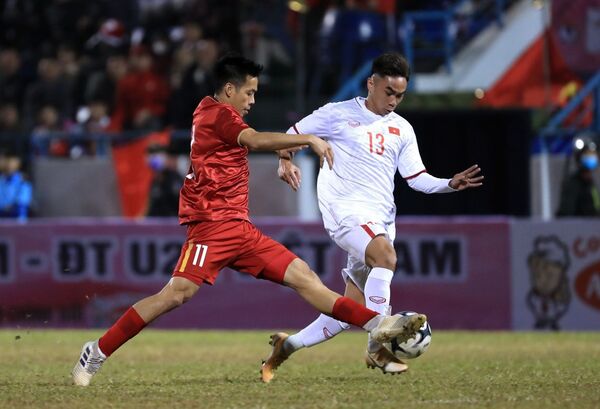 “Nội chiến nảy lửa” tuyển Việt Nam - U22: Chiến thắng có làm HLV Park Hang-seo hài lòng? - Sputnik Việt Nam