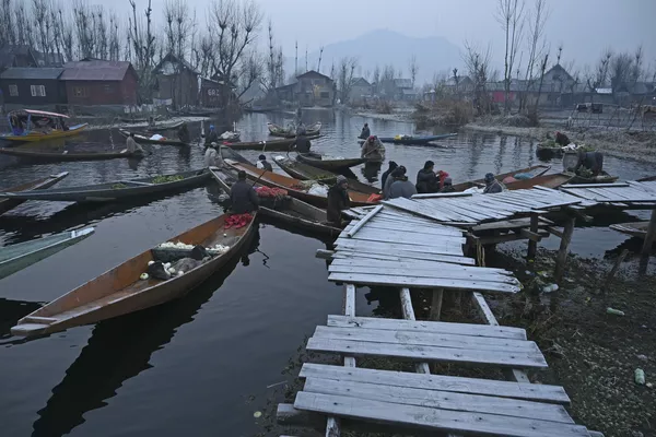 Người bán hàng buổi sớm ở Srinagar Người bán hàng buổi sớm ở Srinagar - Sputnik Việt Nam