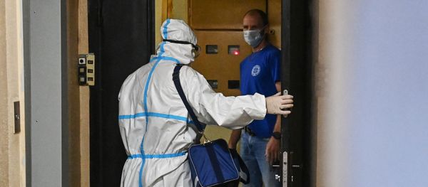 Phát thuốc miễn phí cho bệnh nhân COVID-19 ở Moskva. - Sputnik Việt Nam
