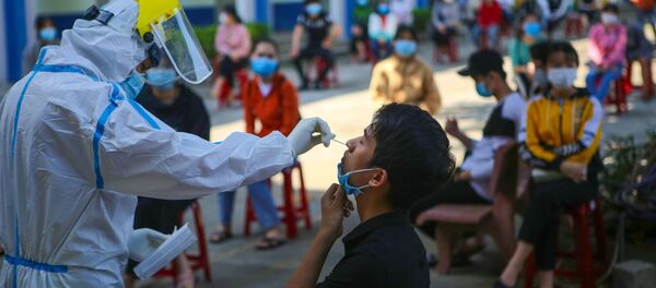 Đà Nẵng xét nghiệm COVID-19 cho người dân Phú Yên trước khi trở về nơi cư trú - Sputnik Việt Nam
