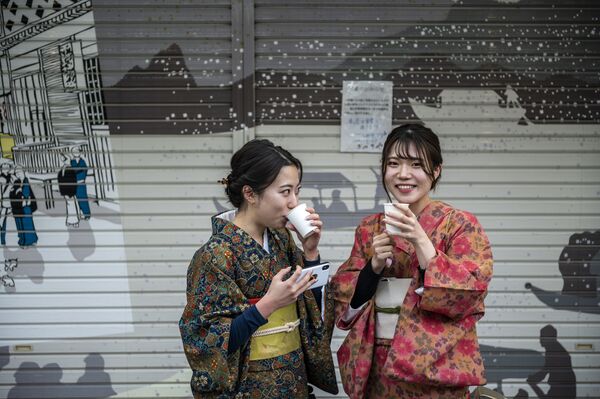 Những cô gái mặc kimono ở Tokyo - Sputnik Việt Nam