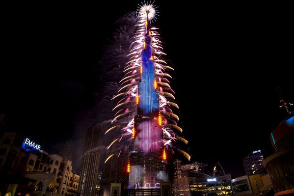 Pháo hoa trong lễ hội Năm Mới 2021 ở UAE - Sputnik Việt Nam