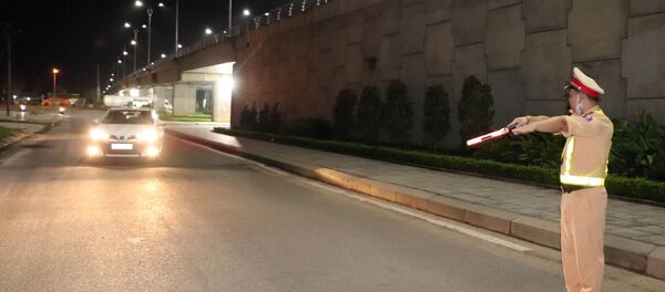 Lực lược cảnh sát giao thông, công an tỉnh Quảng Nam kiểm tra nồng độc cồn trên địa bàn thành phố Tam Kỳ. - Sputnik Việt Nam