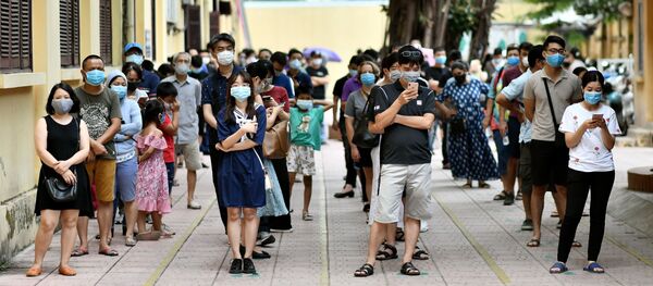 Những người xếp hàng để kiểm tra coronavirus - Sputnik Việt Nam