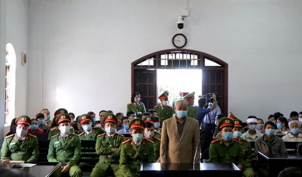 Đắk Nông: Tử hình nguyên Bí thư xã giết người, đốt xác - Sputnik Việt Nam