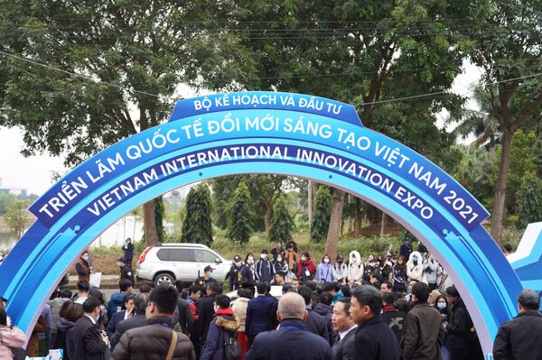 Khai trương Triển lãm VIIE 2021, khởi công Trung tâm Đổi mới sáng tạo Quốc gia Khai trương Triển lãm VIIE 2021, khởi công Trung tâm Đổi mới sáng tạo Quốc gia - Sputnik Việt Nam