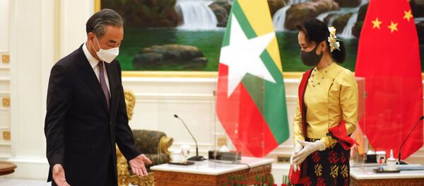 Ông Vương Nghị và bà Aung San Suu Kyi  - Sputnik Việt Nam