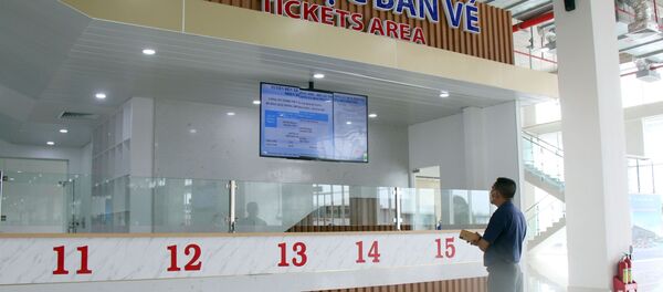 Khu vực quầy bán vé tại Bến xe miền Đông mới. - Sputnik Việt Nam