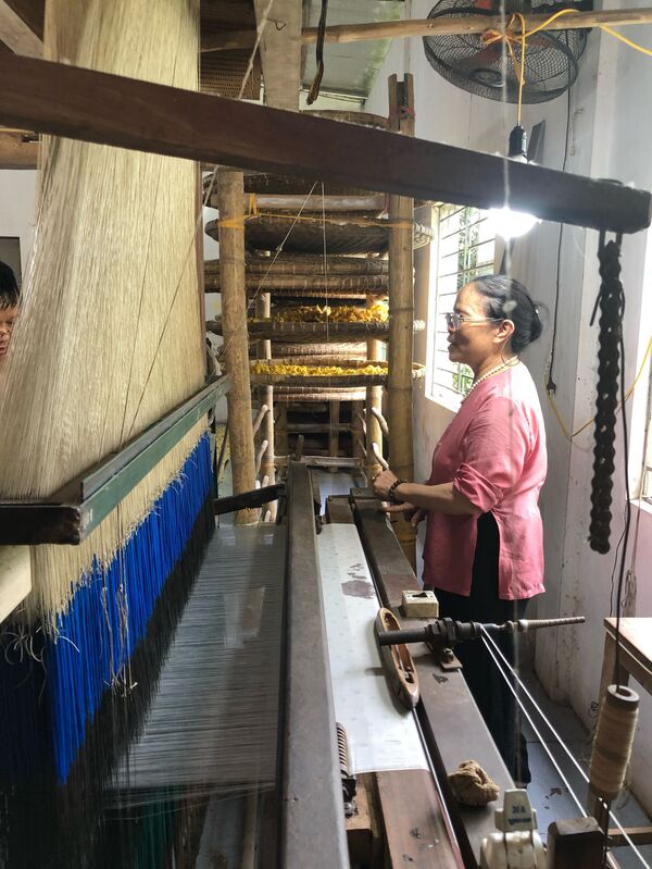 Nghệ nhân Phan Thị Thuận và duyên với sợi tơ sen - Sputnik Việt Nam