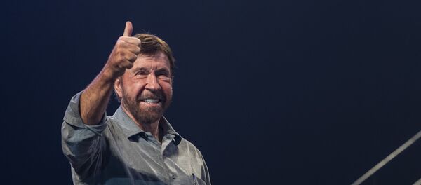 Nam diễn viên, huyền thoại võ thuật người Mỹ Chuck Norris - Sputnik Việt Nam