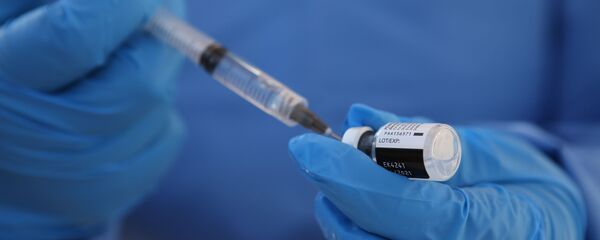 Nhân viên y tế và vắc xin chống COVID-19. - Sputnik Việt Nam