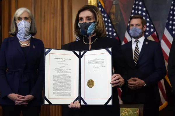 Chủ tịch Thượng viện Mỹ Nancy Pelosi trong buổi luận tội Tổng thống Donald Trump Chủ tịch Thượng viện Mỹ Nancy Pelosi trong buổi luận tội Tổng thống Donald Trump - Sputnik Việt Nam