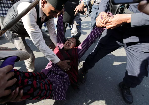 Hỗ trợ nạn nhân vụ đụng độ ở Kathmandu, Nepal Hỗ trợ nạn nhân vụ đụng độ ở Kathmandu, Nepal - Sputnik Việt Nam
