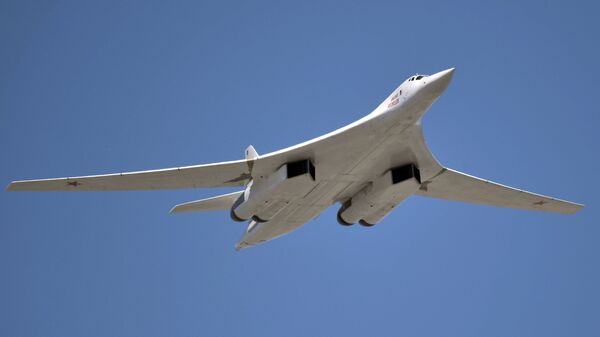 Máy bay ném bom chiến lược Tupolev Tu-160 Blaskiask - Sputnik Việt Nam
