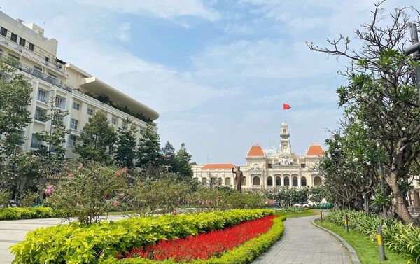 Thành phố Hồ Chí Minh rực rỡ cờ hoa chào mừng Đại hội đại biểu toàn quốc lần thứ XIII của Đảng - Sputnik Việt Nam