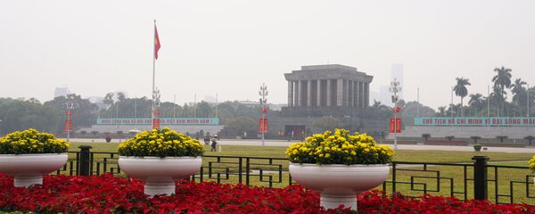 Lăng Chủ tịch Hồ Chí Minh được trang hoàng nhân dịp Đại hội Đảng Cộng sản Việt Nam lần thứ 13 Lăng Chủ tịch Hồ Chí Minh được trang hoàng nhân dịp Đại hội Đảng Cộng sản Việt Nam lần thứ 13 - Sputnik Việt Nam