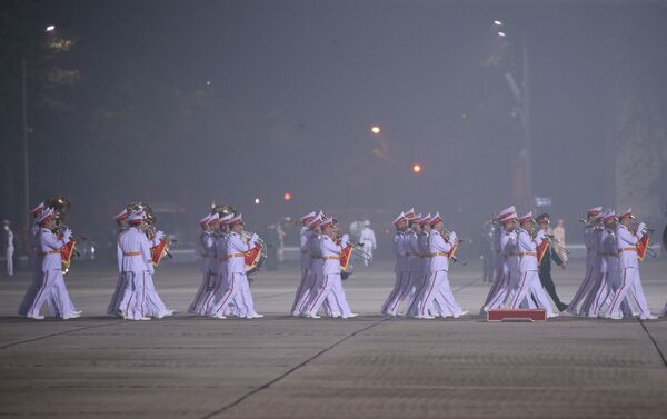 Đại hội XIII của Đảng: Không khí trang nghiêm trên quảng trường Ba Đình trước giờ đại biểu vào Lăng viếng Bác - Sputnik Việt Nam