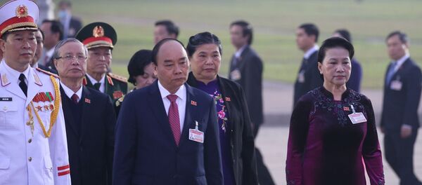 Đại hội XIII của Đảng: Đại biểu dự Đại hội XIII của Đảng vào Lăng viếng Chủ tịch Hồ Chí Minh - Sputnik Việt Nam