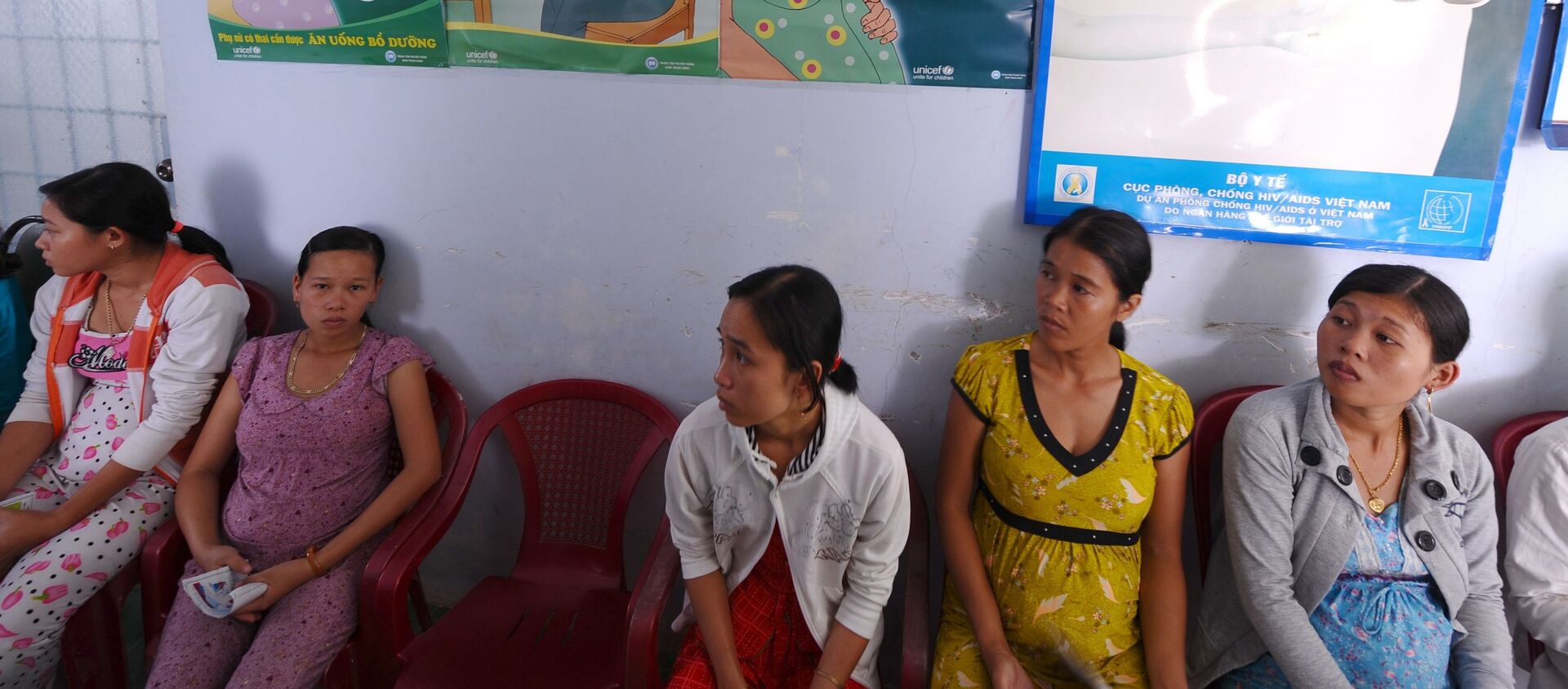 Phụ nữ mang thai xếp hàng tại trung tâm y tế tỉnh An Giang. Phụ nữ mang thai xếp hàng tại trung tâm y tế tỉnh An Giang. - Sputnik Việt Nam, 1920, 26.01.2021