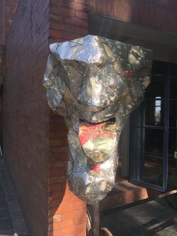 Các nhà hoạt động làm tác phẩm nghệ thuật từ rác thải trên đỉnh Everest và bán đấu giá ở châu Âu Các nhà hoạt động làm tác phẩm nghệ thuật từ rác thải trên đỉnh Everest và bán đấu giá ở châu Âu - Sputnik Việt Nam