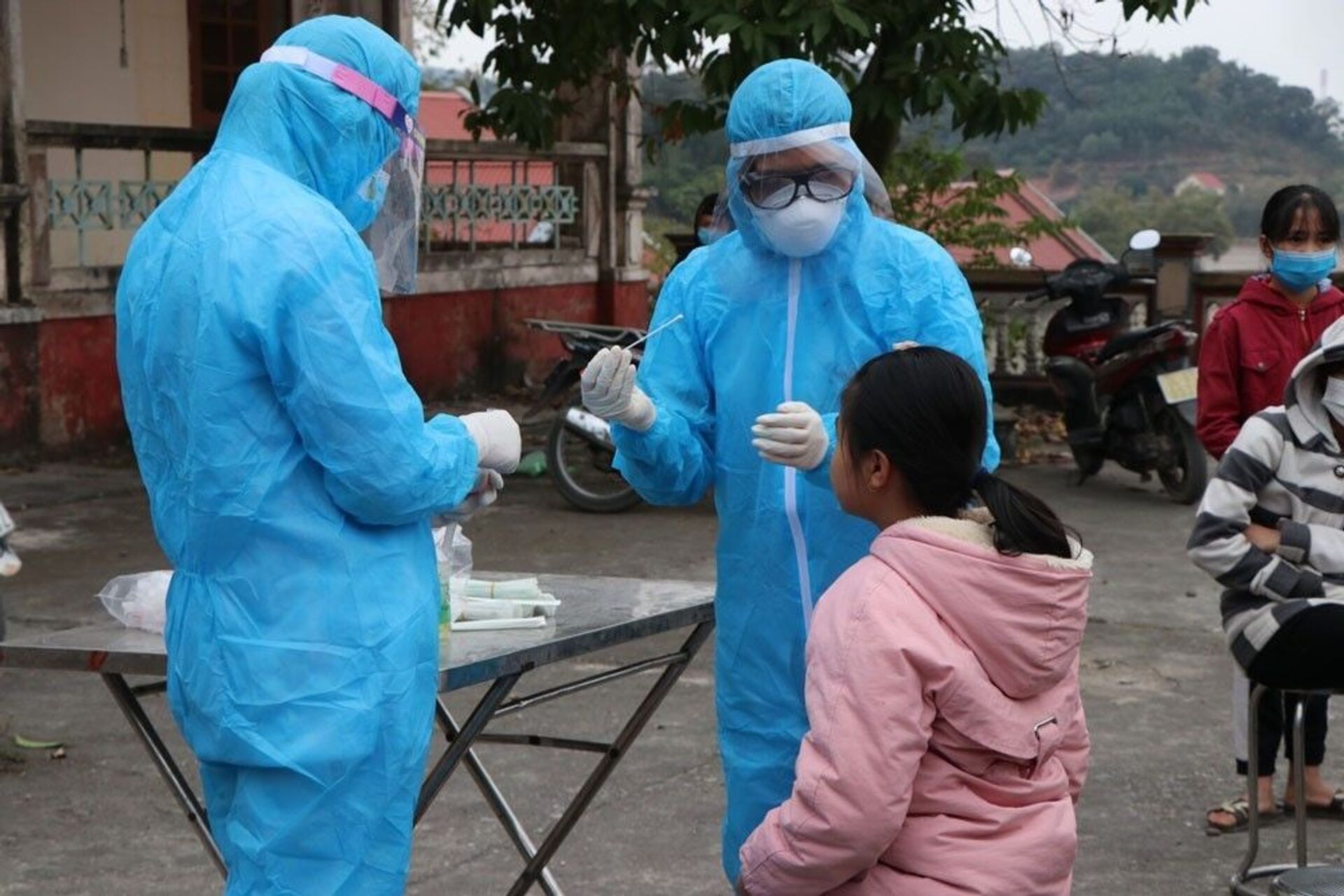 Bệnh nhân Covid-19 đầu tiên ở Hải Dương: 'Tôi sốc...trong đầu là rất nhiều câu hỏi tại sao' - Sputnik Việt Nam, 1920, 01.02.2021