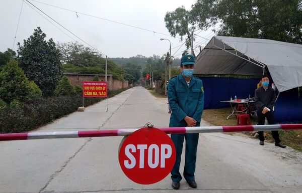 Về tin phong tỏa Hà Nội, karaoke tay vịn, khẩu trang nhập lậu từ Trung Quốc có corona - Sputnik Việt Nam