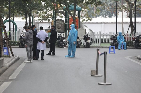 Về tin phong tỏa Hà Nội, karaoke tay vịn, khẩu trang nhập lậu từ Trung Quốc có corona - Sputnik Việt Nam