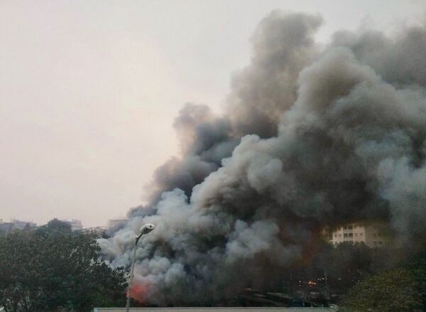 Cháy Chợ Xanh Linh Đàm, tiểu thương hoảng loạn, huy động tối đa lực lượng dập lửa Cháy Chợ Xanh Linh Đàm, tiểu thương hoảng loạn, huy động tối đa lực lượng dập lửa - Sputnik Việt Nam