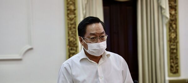 Ông Nguyễn Tấn Bỉnh, Giám đốc Sở Y tế TP.Hồ Chí Minh báo cáo tình hình dịch COVID-19 trên địa bàn thành phố. - Sputnik Việt Nam