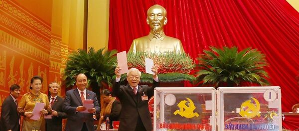 Tổng Bí thư, Chủ tịch nước Nguyễn Phú Trọng, Thủ tướng Nguyễn Xuân Phúc, Chủ tịch Quốc hội Nguyễn Thị Kim Ngân, Thường trực Ban Bí thư Trần Quốc Vượng bỏ phiếu bầu Ban Chấp hành Trung ương khóa XIII. Tổng Bí thư, Chủ tịch nước Nguyễn Phú Trọng, Thủ tướng Nguyễn Xuân Phúc, Chủ tịch Quốc hội Nguyễn Thị Kim Ngân, Thường trực Ban Bí thư Trần Quốc Vượng bỏ phiếu bầu Ban Chấp hành Trung ương khóa XIII. - Sputnik Việt Nam