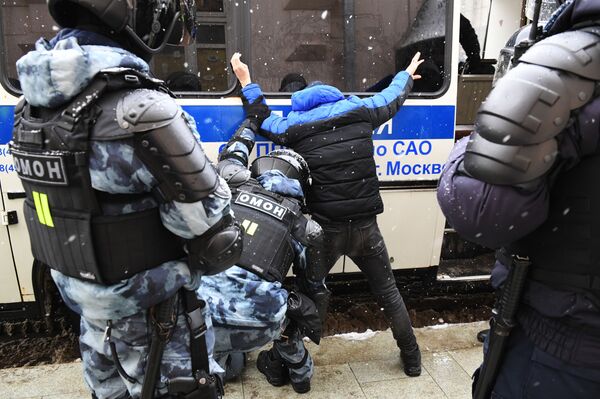 Bắt giữ các thành viên tham gia biểu tình trái phép ở Matxcơva   - Sputnik Việt Nam