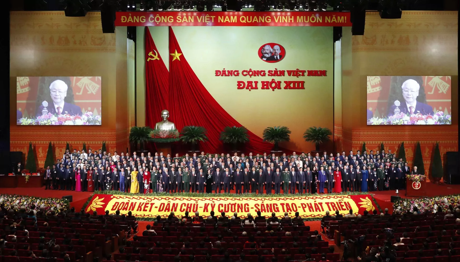 Chuyên gia: Việt Nam sẽ phải “đi trên lưỡi dao” trong quan hệ giữa Bắc Kinh và Washington Chuyên gia: Việt Nam sẽ phải “đi trên lưỡi dao” trong quan hệ giữa Bắc Kinh và Washington - Sputnik Việt Nam, 1920, 01.02.2021
